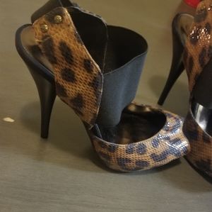 Simply Vera by Vera Wang Leopard print size 7